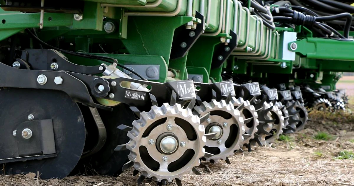 Martin-Till 1360 floating row cleaners on planter